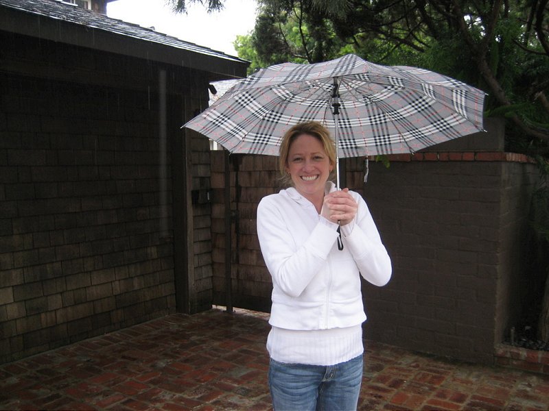 Rainy Day Stalking at Jennifer Aniston’s Former Beach House!