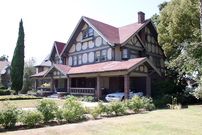 Anna-Farris-House-Bunny-Soroity-House-8
