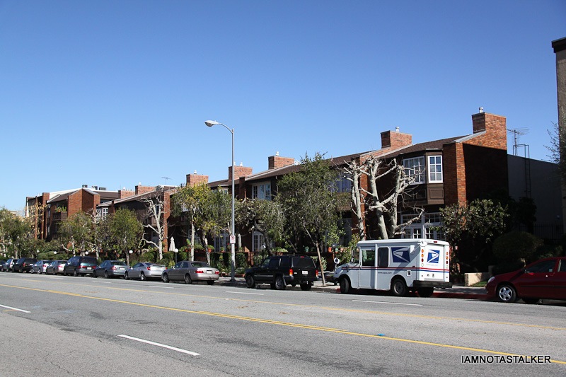 Michael-Jacksons-Encino-Condo-14
