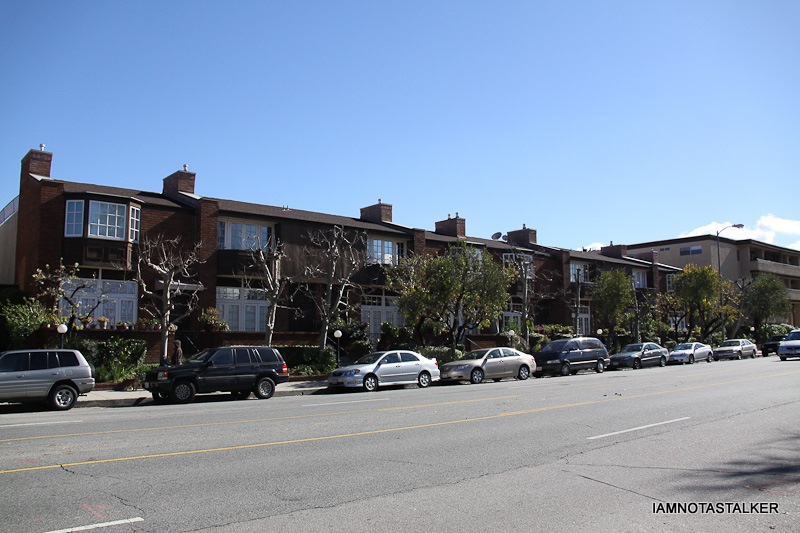 Michael-Jacksons-Encino-Condo-5