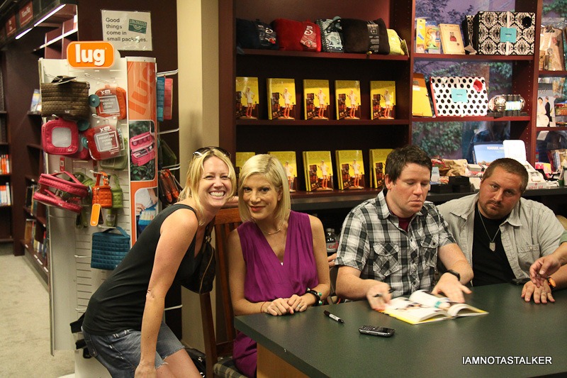 Tori-Spelling-Book-Signing-Vromans-Pasadena-76