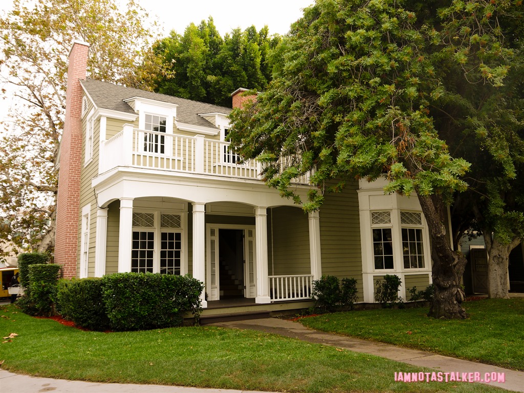Pretty Little Liars Warner Bros. Sets (9 of 52)