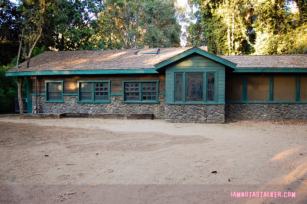 Pretty Little Liars Warner Bros Sets (3 of 25)