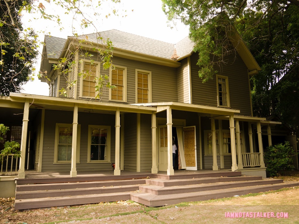 Pretty-Little-Liars-Warner-Bros.-Sets-15-of-52