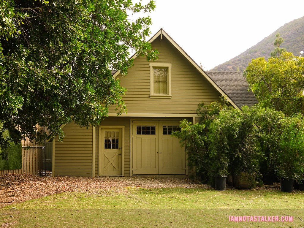 Pretty-Little-Liars-Warner-Bros.-Sets-14-of-52