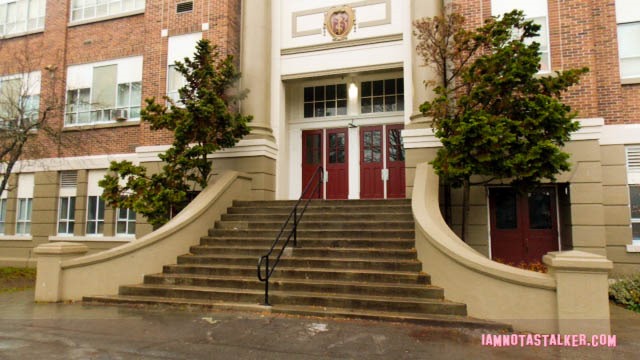 Rosewood High School Pretty Little Liars-7
