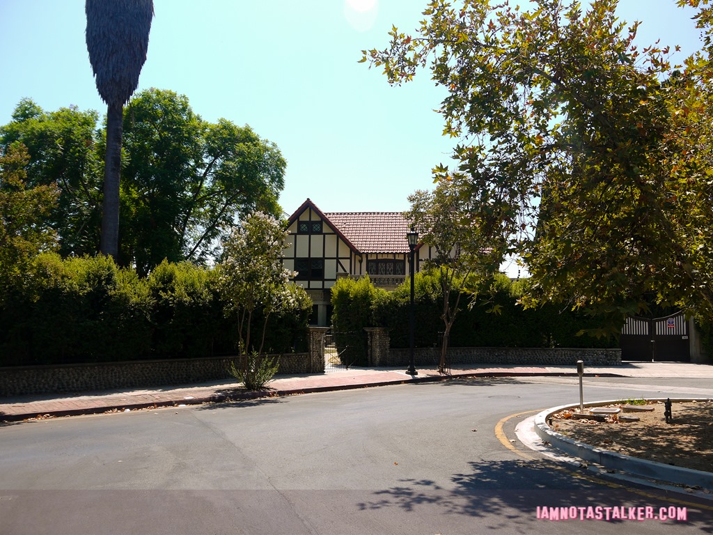 The Lights Out House-1200104